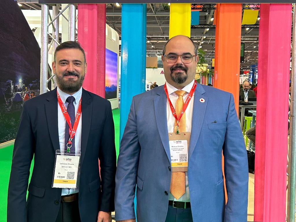 L&ecirc;onidas Oliveira (e) e professor Mateus, ena WTM