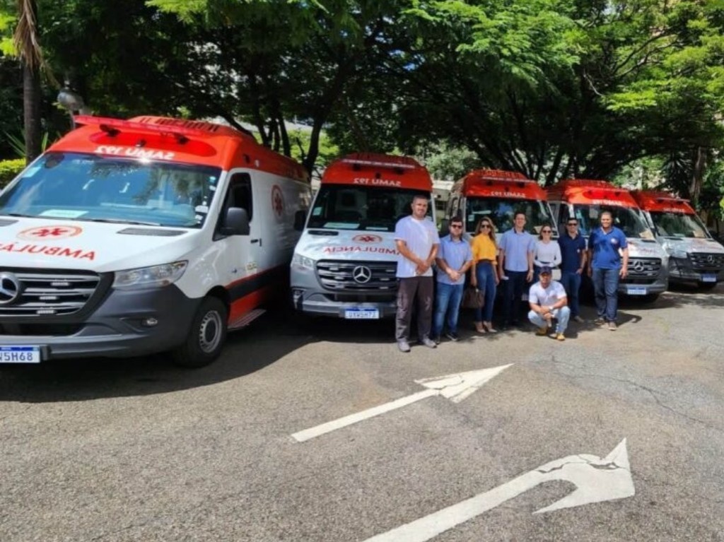 A diretoria do Cisrun/Samu foi a Belo Horizonte receber as novas ambul&acirc;ncias 