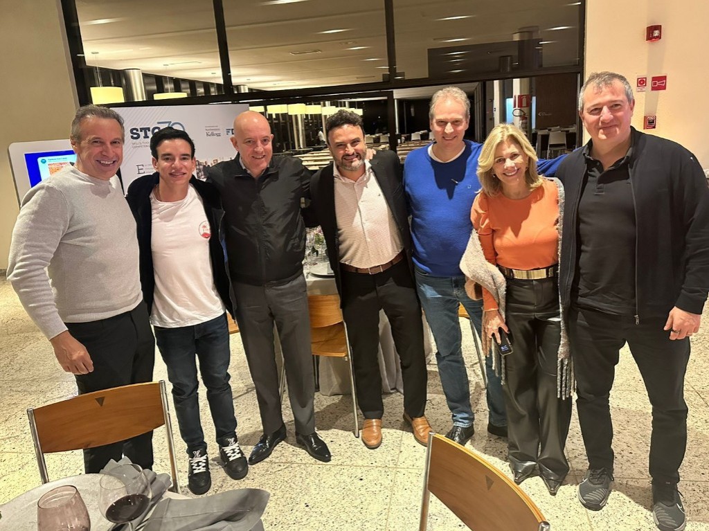 - Reginaldo Recchia - CEO - Matrix,  Anderson Franco, Ant&ocirc;nio Batista - presidente executivo da FDC, ?Pedro Vergueiro - gerente de Educa&ccedil;&atilde;o Executiva da Funda&ccedil;&atilde;o, ?Martin Brand - diretor Industrial e Engenharia da Weg, ?Beth Fernandes ? vice-presidente de Educa&ccedil;&atilde;o Executiva da FDC, ?Rodrigo Putinato - diretor geral de Vendas Brasil da Cyrela Brazil Realty