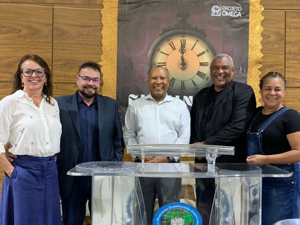 O pastor Apolono, ladeado pelos pastores Ronald e Geraldo: nova dire&ccedil;&atilde;o local do Projeto &Ocirc;mega de Tim&oacute;teo 