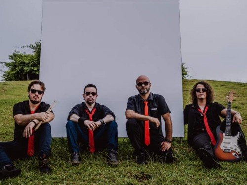 Banda Gertrudes toca em comemoração ao Dia Mundial do Rock
