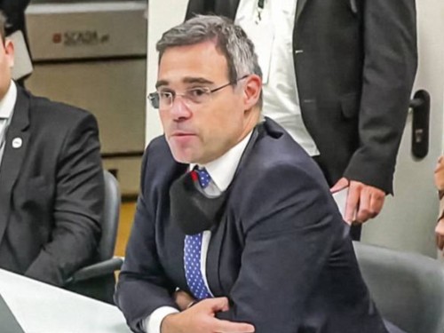 CCJ aprova nome de André Mendonça para o STF