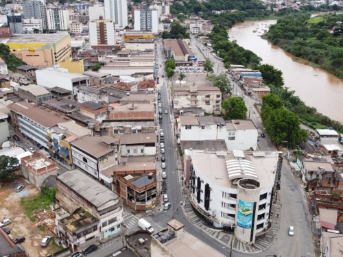 Fabriciano paga 13º salário e entrega cesta de natal para servidores