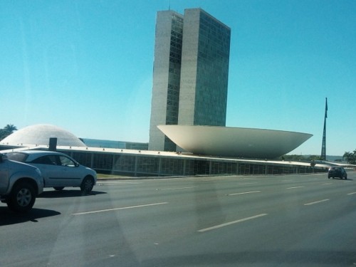 Senado aprova redução e teto para o ICMS