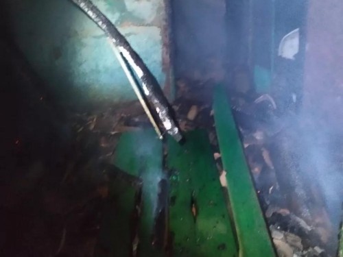 Jovem de Malacacheta é presa após colocar fogo na casa de sua mãe