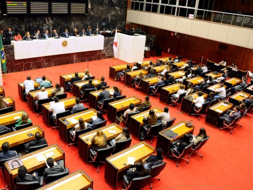 Assembleia Legislativa aprova orçamento para 2023, mas impõe derrota ao Governo 