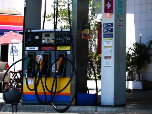 Chegada do novo governo vai provocar aumento nos combustíveis 