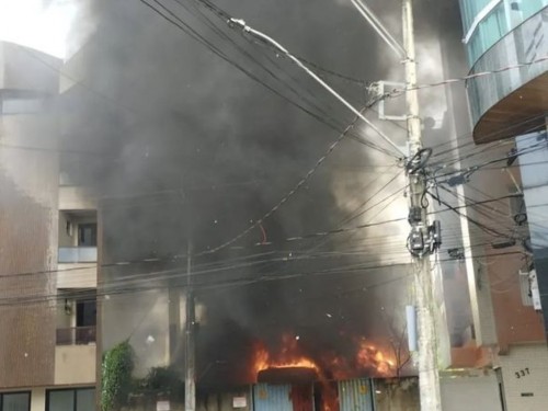 Incêndio destrói garagem de ônibus em Ipatinga