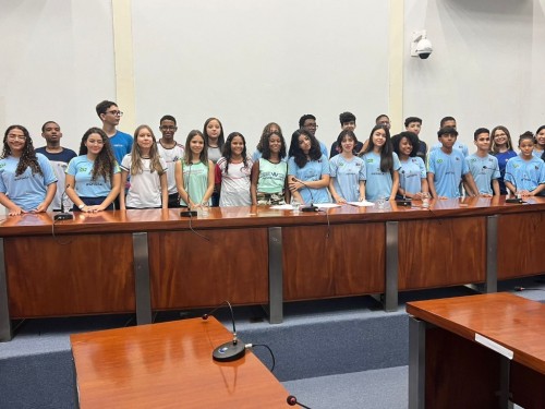 Câmara de Ipatinga empossa 25 novos vereadores mirins