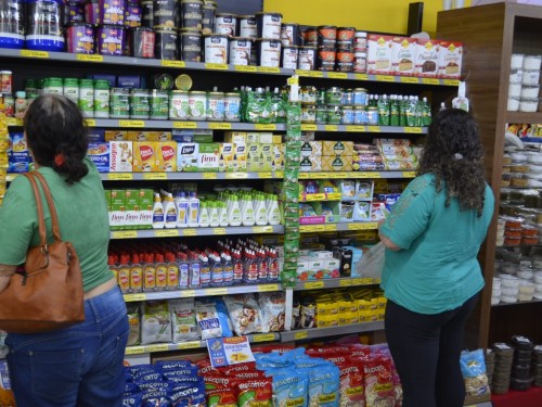 Supermercados e lojas do setor abrem no feriado desta sexta
