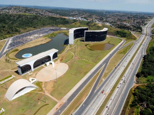 Governo de MG envia projeto que concede reajuste para professores