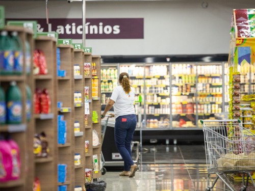 Supermercados abrem as portas no Corpus Christi