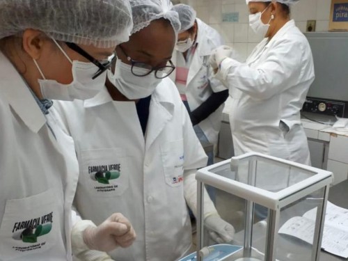 Farmácia Verde manipula soro