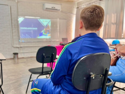 Estudantes de Ipatinga conhecem o Projeto Controlador Júnior