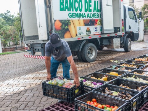 Banco de Alimentos distribui 200 toneladas de mantimentos