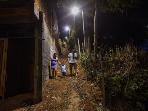 Beco no Barra Alegre ganha iluminação em LED