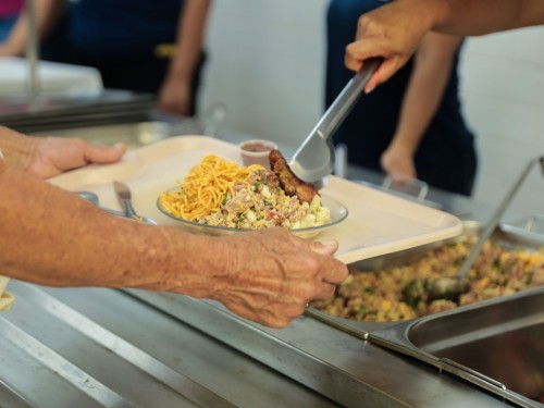 Fabriciano reabre cozinha comunitária