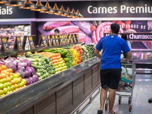 Supermercados abrem no feriado desta quinta