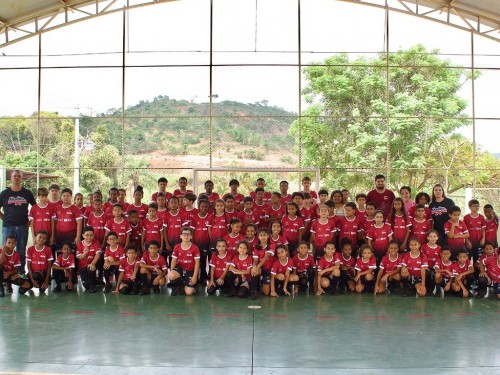 Ajudôu entrega uniformes em Ipatinga, Nova Era e Santana do Paraíso
