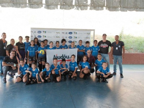 Atletas do Futuro recebem uniformes em Paraíso