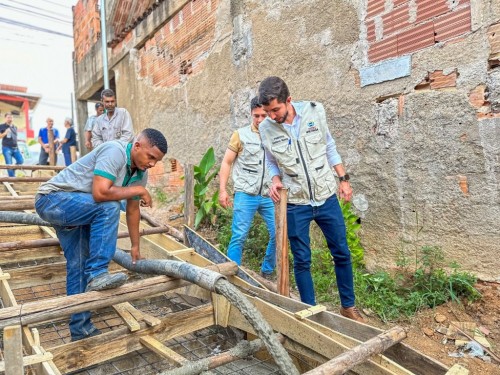 Ruas do Canaãzinho ganham escadaria