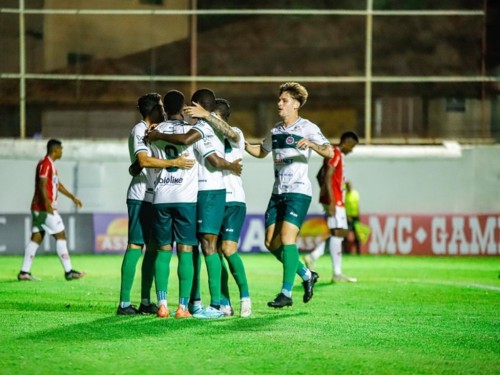 Ipatinga fica na frente duas vezes mas cede empate em Nova Lima