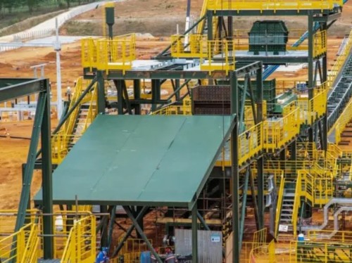 Sigma Lithium reforma escola rural no Vale do Jequitinhonha