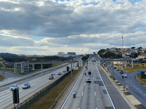 Rodovia que dá acesso ao aeroporto de Confins passa por reformas