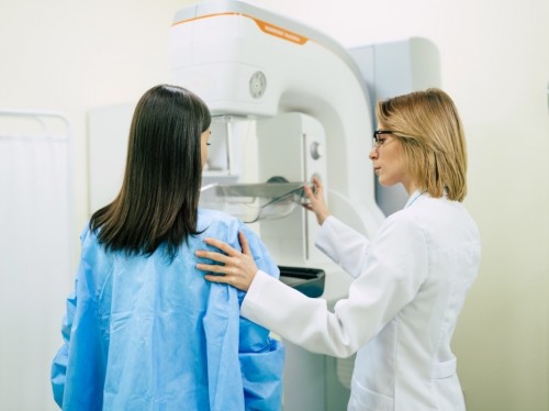Campanha incentiva a prevenção ao câncer em mulheres