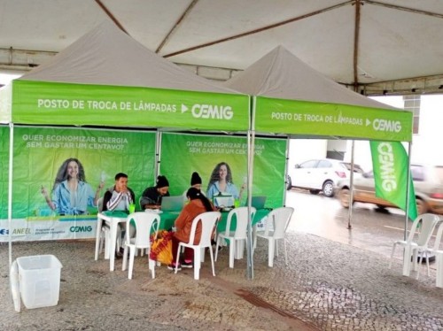 Cemig realiza troca de lâmpadas em Minas