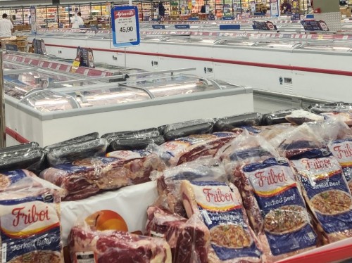 Consumo no Brasil recua 0,3% em setembro