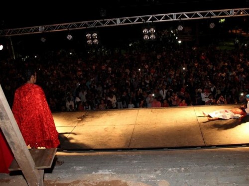 A via-crúcis do teatro da Semana Santa