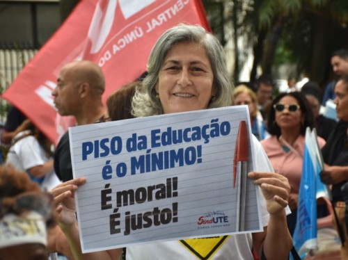 Sind-UTE/MG defende reajuste de 6,27% para educação básica