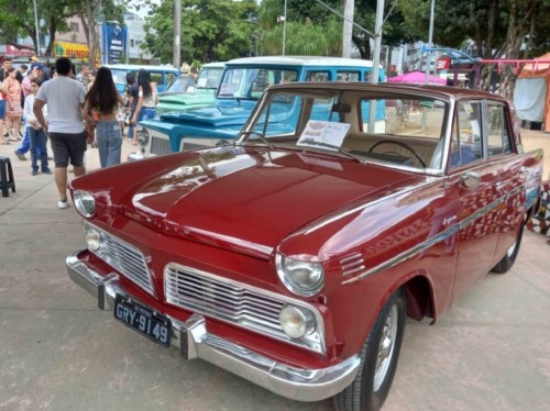 Timóteo realiza encontro de carros antigos