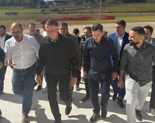 Lincoln Drumond sobe rampa do Palácio Tiradentes ao lado de Bolsonaro e vice-governador
