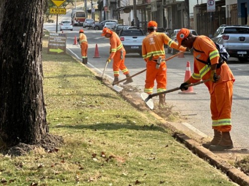 Prefeitura de Ipatinga retira toneladas de lixo das ruas