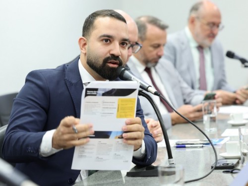Deputado Lincoln Drumond defende programa Propag e critica oposição durante reunião com vice-governador