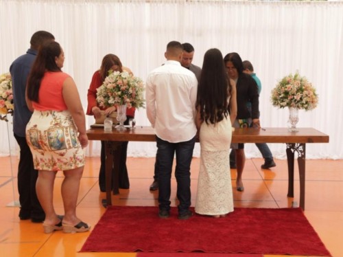 Timóteo promove casamento comunitário