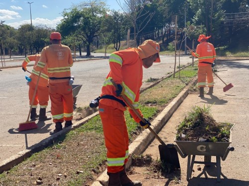 Prefeitura recolhe 4,8 mil toneladas de entulho em agosto