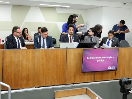CCJ da ALMG dá aval a projeto para autorizar pagamento de IPVA atrasado com PIX