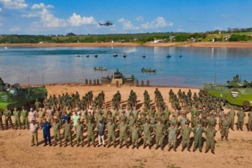 Marinha realiza operação em Furnas