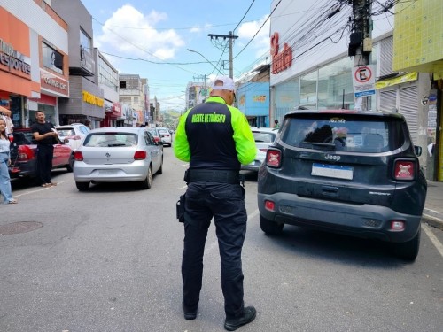 Ipatinga amplia operações de trânsito para garantir fluidez e segurança durante as compras de Natal 