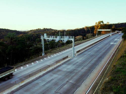 Cobrança de pedágio segue normal na 381