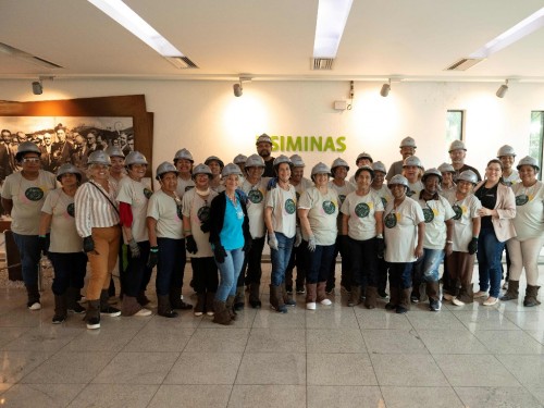 Mulheres do Vila Ipanema têm primeira aula do projeto Nas Linhas do Tempo