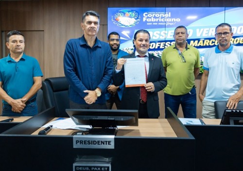 Professor Marcos Rogério toma posse como vereador em Fabriciano