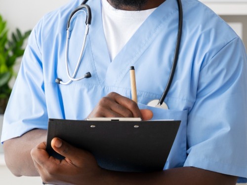 Ipatinga contrata médicos e outros profissionais de saúde 