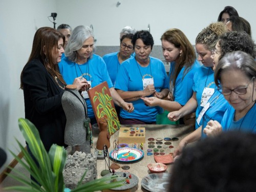 Agregado siderúrgico vira matéria-prima para artesanato em nova turma do Agregando Arte