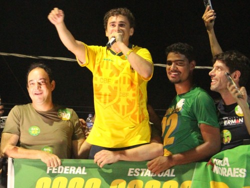 Nikolas encerra passagem pelo Vale do Aço com mobilização em três cidades e discurso político em Ipatinga