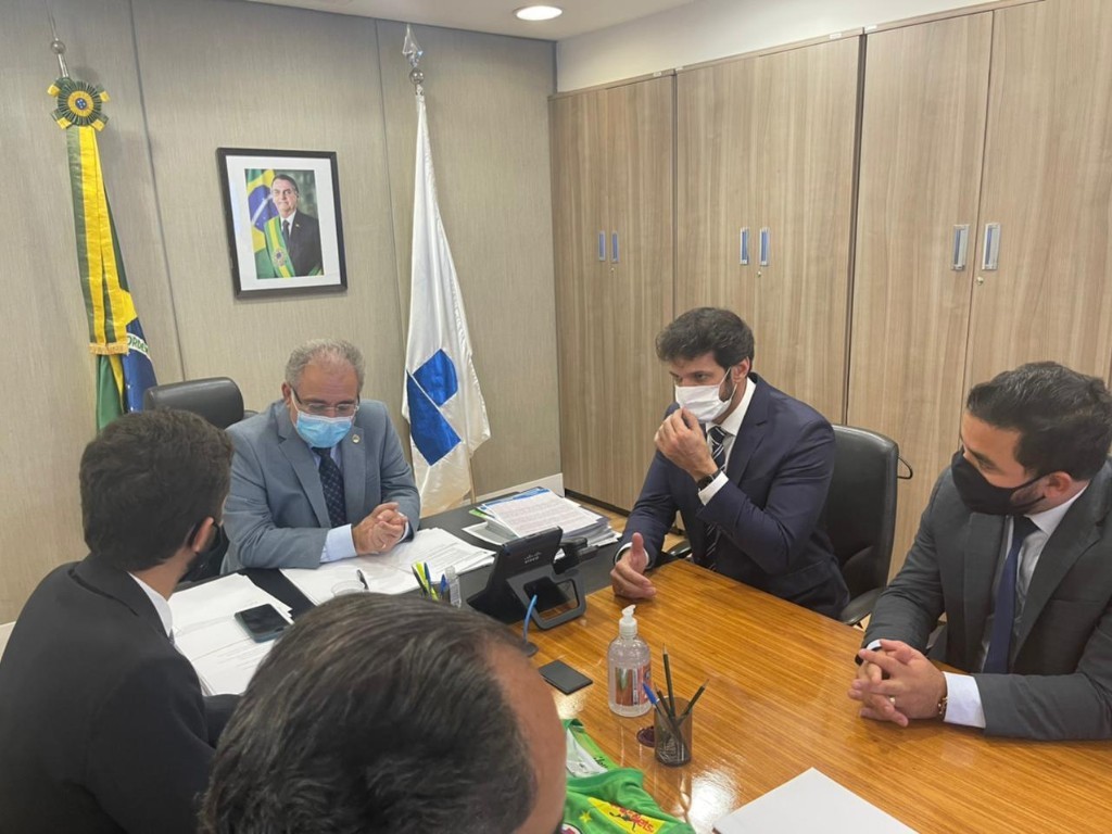 Gustavo Nunes, o deputado Marcelo Álvaro e o secretário de Governo, Roberto Soares, durante audiência com o ministro da Saúde