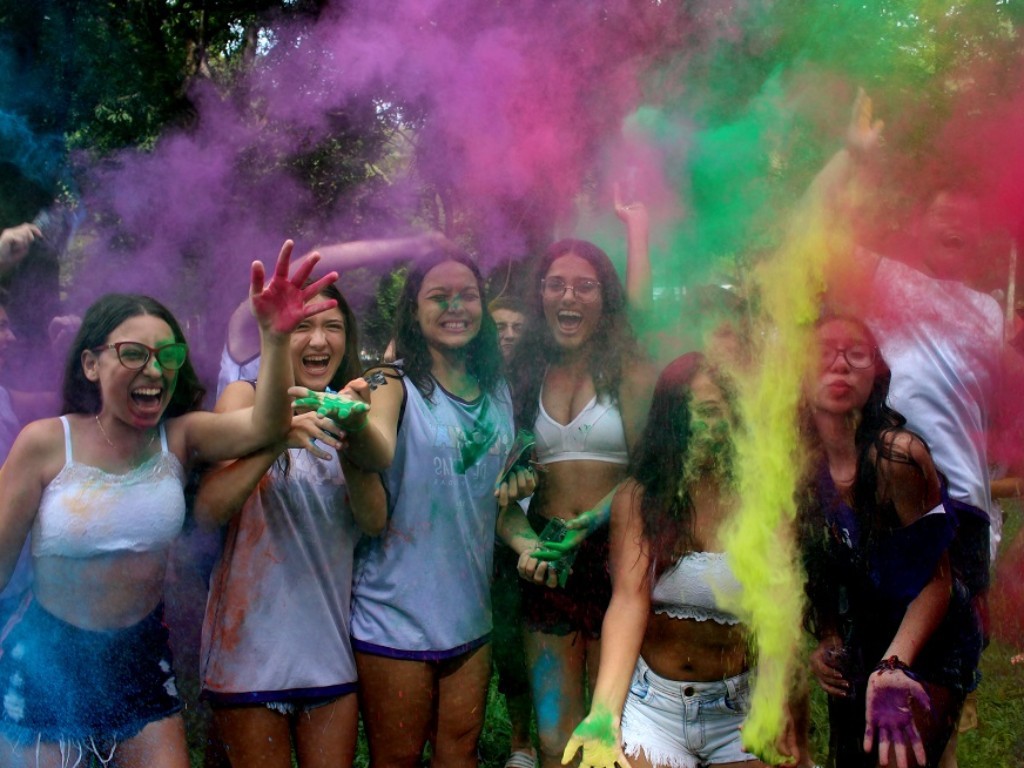 A festa das cores é uma das atrações da Colônia